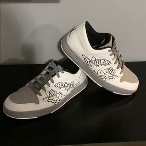 Air Jordan Nu-Retro 1 low- sneakers size Men’s 9.5